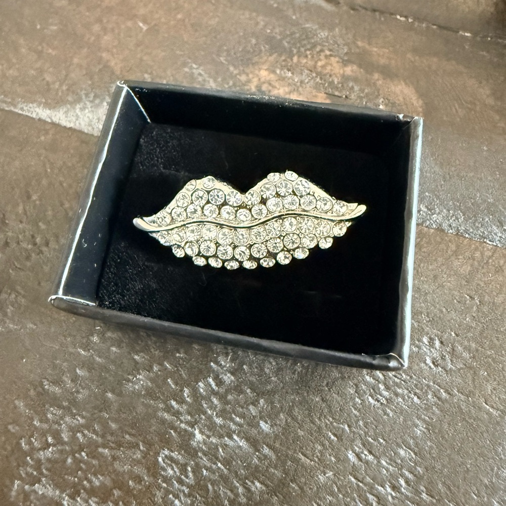 Silver-Tone Rhinestone Lip Brooch - Elegant Statement Pin